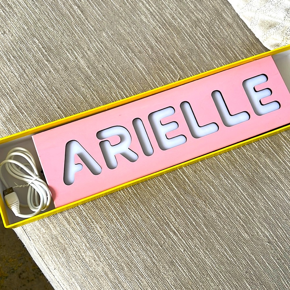 Arielle light up lamp